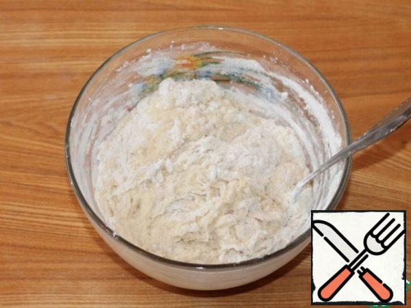 To the resulting liquid mixture, add the flour mixture in small parts. Knead a soft dough that does not stick to your hands.
