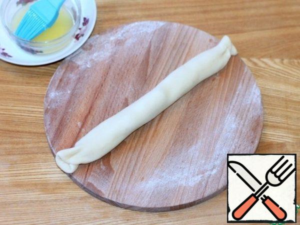 Then close the filling and form a roll.
