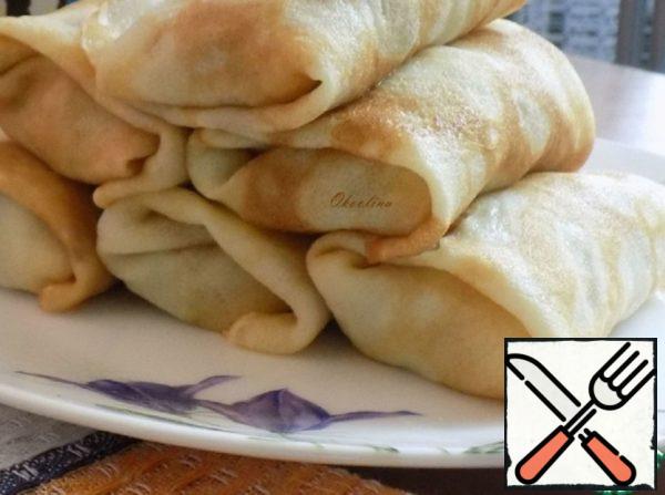 Wrap the pancakes. The pancakes are ready. You can still fry them on each side in butter. I don't eat, I don't eat very little fried food.
