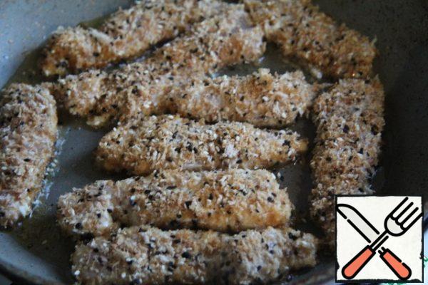 Dip each piece in the kefir-garlic mixture, then roll in breadcrumbs and fry in vegetable oil until golden brown.
