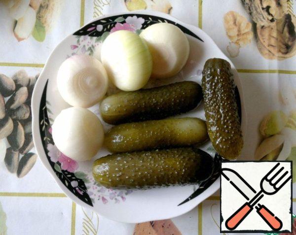 Pickles and onions were taken in this ratio.
