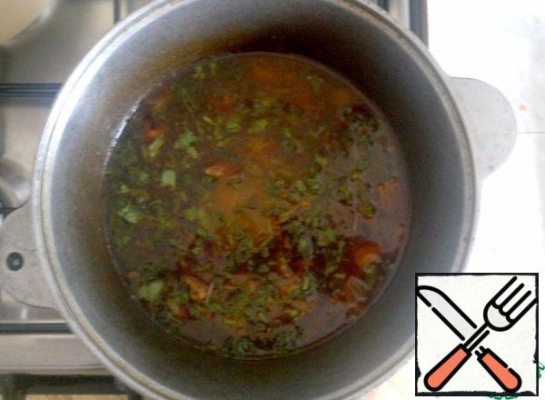 As soon as the meat becomes soft, turn off the heat and add finely chopped fresh herbs (preferably cilantro). Let it brew for 15-20 minutes.
