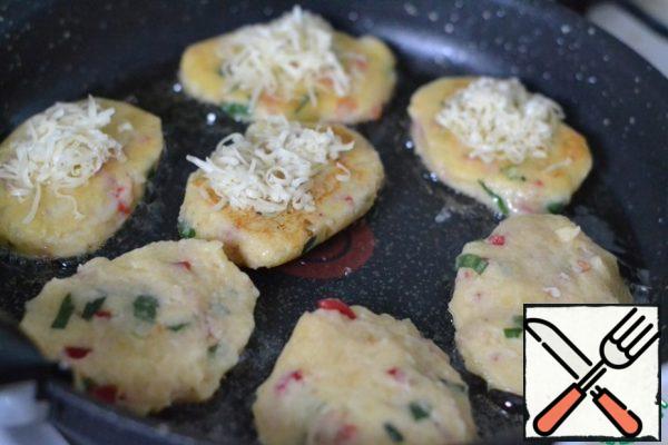 Flip the pancakes to the other side.
Sprinkle the pancakes with grated cheese on top. Fry until tender, no longer turning over.

