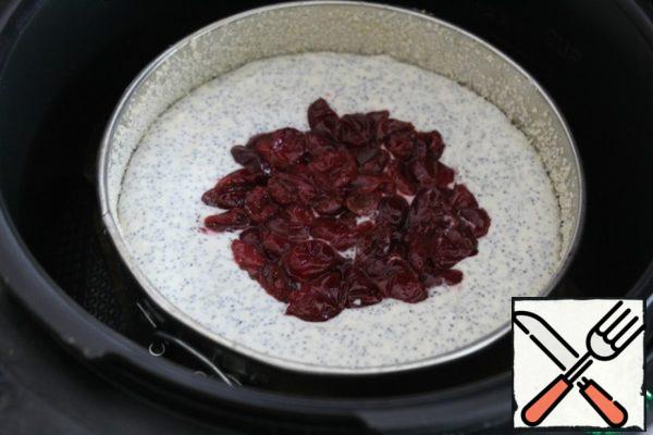 Baked in a slow cooker with a capacity of 900W for 1 hour.
If you are in the oven at 180 degrees for 50-60 minutes - focus on your oven!
