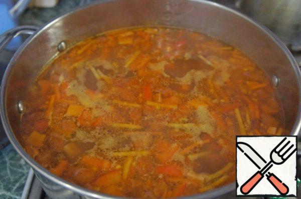 Heat chicken broth, add sliced potatoes, fried sausages with vegetables, salt, spices, chopped herbs, add black and red pepper. Bring to a boil and simmer for 10 minutes. In this soup, if it is, in your opinion, turned watery, you can add dumplings.