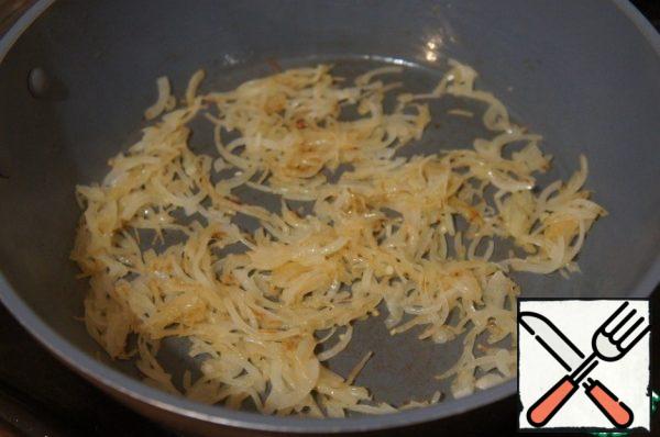 Fry the onion until transparent.
