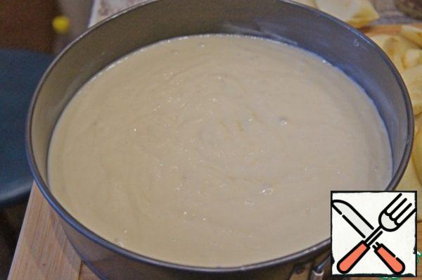 Grease the form with margarine or butter (I covered with baking paper). Pour the dough into a mold.