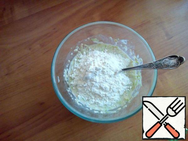 Add oatmeal, stir and give 5 minutes to stand up to flakes swelled. Then-the flour and combine.
