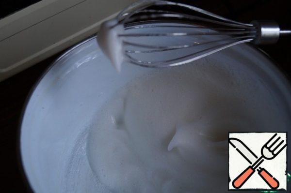 Whisk the egg whites into a stable foam.
