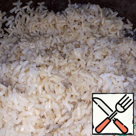 Washed rice. Fill it with water in a ratio of 1 to 2. Cook for 20 minutes;