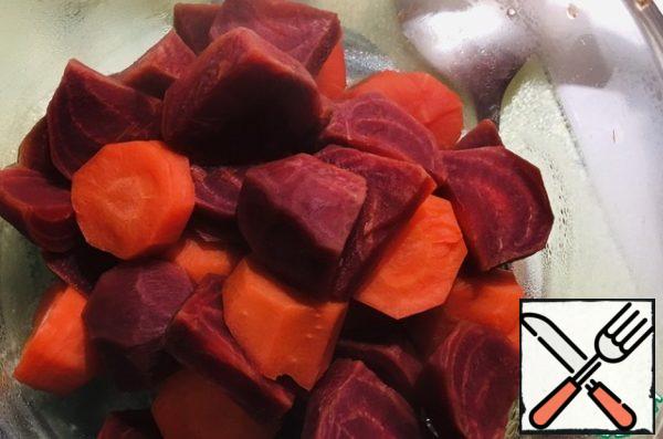 Beets to clear, cut into pieces. I added one large peeled carrot (not necessarily).