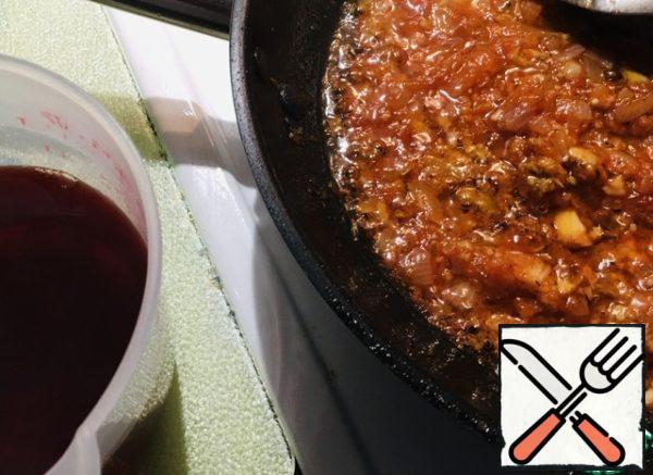 In fried onions add garlic paste, tomato paste, and boil, stirring, for 3 minutes. Pour 1.5-2 cups of beet juice, lemon juice and add sugar. Simmer for 5 minutes.