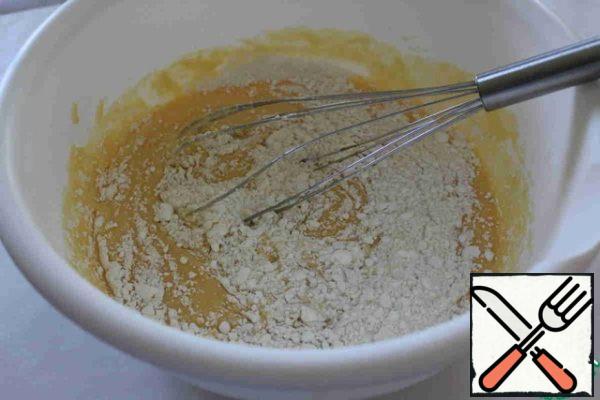 Put the oven on preheating to 180 C. Grease the prepared muffin pan with oil. (I have paper forms, I don't have them.
Melt the chocolate with butter (in a water bath or in a microwave oven)
Mix flour with baking powder.
Beat sugar, salt, eggs and vanilla sugar until creamy.
Carefully pour in the flour in several steps. Mix it.