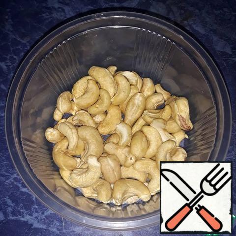 Prepare the nuts;