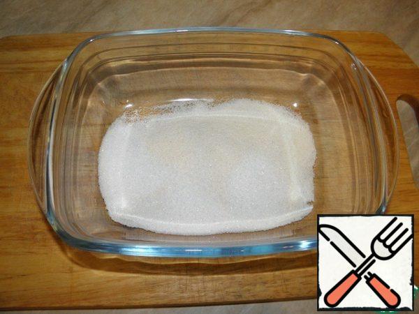 Dear friends, we will cook porridge in the microwave! Power 750-800 W
Any deep dish that can be used in a microwave oven will do. I use glass molds suitable for a microwave oven.
Let's start: Pour semolina, sugar, a pinch of salt into a bowl (we sometimes even add a little salt)