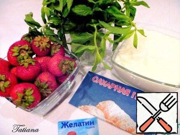 Products for cooking :
Wash strawberries and mint. Prepare puree juice ( without grains (strawberries) and coarse fibers (mint) in any convenient way.
I crushed with a meat grinder, setting a mini juicer (screw).