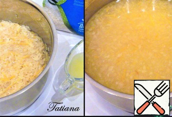 In hot water (2 cups=250 ml.), dissolve salt (1 tsp.), add lemon juice (2 tablespoons.), pour into rice. Bring the rice to a boil and simmer under the lid for 25 minutes. The water is completely absorbed into the rice. Leave the rice in the pan, do not open the lid, while cooking chicken "pockets".