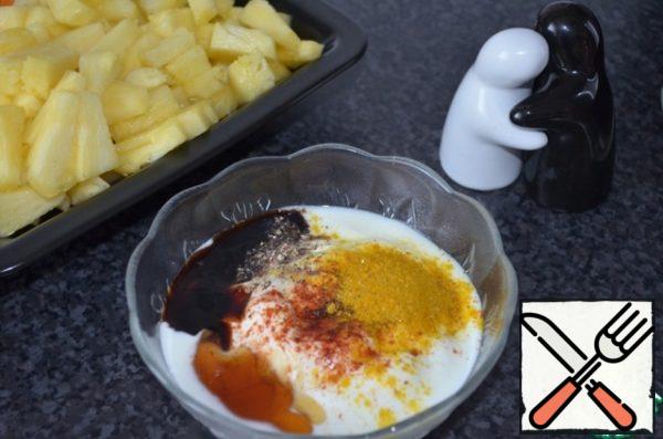 Prepare the dressing! Yogurt mix in a Cup with salt, black, white and red pepper, honey, balsamic, lemon juice can be added.