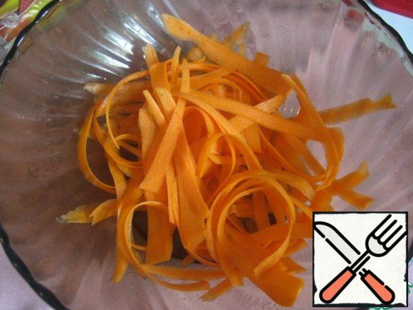 Cut the carrots into strips using a vegetable peeler.

