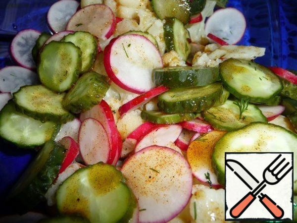 Add the greens to the salad, pour the dressing.
