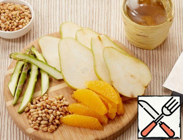 Prepare all ingredients. Wash and dry vegetables and pears.
Fry the pine nuts in a dry pan.
Pear cut into slices, asparagus to clean. Peel and divide into segments orange. In salad mix add chopped cherry, orange segments, salt, pepper, sugar, butter, vinegar — all mix well and put on a plate.