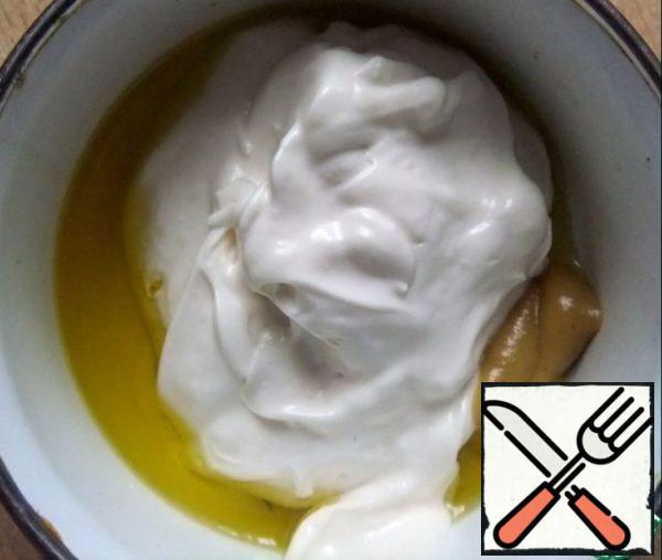 Mix mustard, mayonnaise and olive oil.