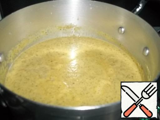Grind in a blender until smooth, smooth puree, then return to a saucepan, warm for a couple of minutes. If necessary, adjust the desired consistency of the broth dishes. You can puree with a dip blender right in the saucepan. 