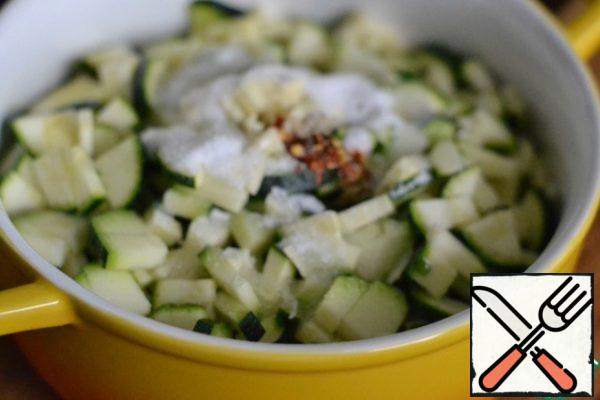 In a saucepan mix zucchini, chopped garlic and chili, salt, sugar and white pepper. Stir.