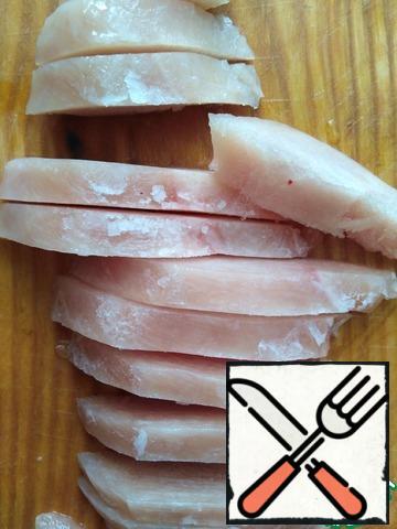 Chicken breast cut into half and cut into thin slices, 1-2 cm thick.