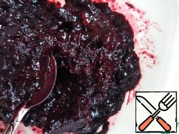 Every hour, the sorbet should be beaten with a mixer or stirred with a spoon.
