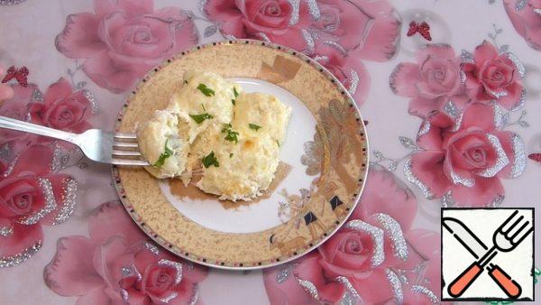 Baked cauliflower is ready! If desired, sprinkle with herbs.
This dish is prepared in a few minutes, but it turns out to be insanely delicious and all your household members will demand supplements from you)
And I wish you a pleasant appetite, good mood and all the best!