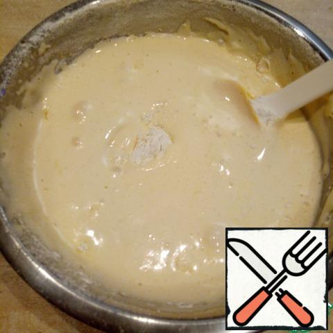 Sift the flour and salt on top of the mass. With a spatula stir in the flour with gentle circular movements, strictly in one direction.