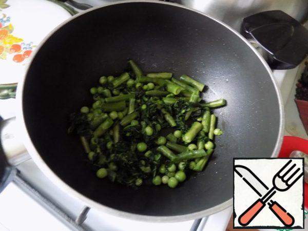 Put all the vegetables at once and fry them a little (just a little) for 4-5 minutes.
