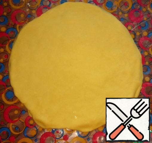Cover with the third layer of dough to roll a little rolling pin.