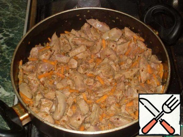 Quickly fry over high heat, without ceasing to stir.
