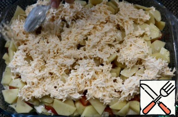 Spread the cheese mass on the potatoes and spread it over the entire surface.
Vegetable casserole with meat is sent to the oven for 80-90 minutes at a temperature of 170 degrees.

