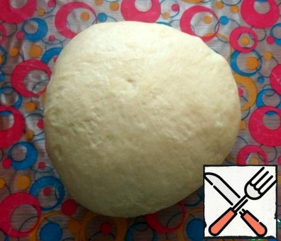 In warm milk stir the yeast, sugar and salt. Leave in a warm place for 20 minutes.
Then coming up in the yeast add the egg and vegetable oil, mix well.
Parts add flour, knead the dough.
Put the dough for 1 hour to approach.