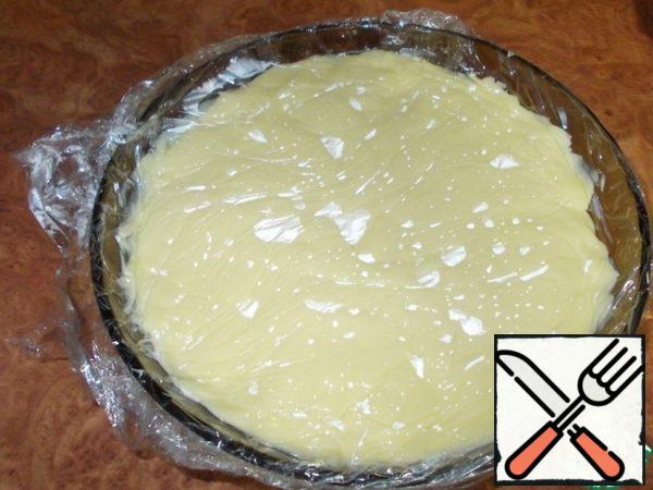 If necessary, RUB the brewed mass through a sieve and cover with a film in contact. Leave at room temperature to cool. I leave for the night. I take the butter out of the refrigerator and leave it at room temperature until morning.