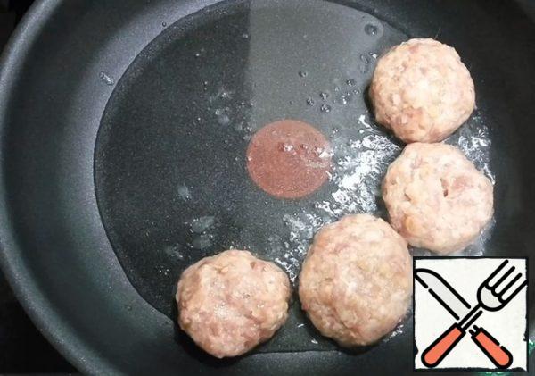 With wet hands shape the cutlets. Dip in water and send to a heated pan with vegetable oil.