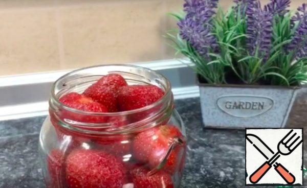 Put the jar on a napkin, pour cold water over the open part of the jar.

Reduce the heat to medium. After boiling, sterilize for 15 minutes. Take out the jars of strawberries, roll up / close the lid.
Store in a cool place, preferably in the refrigerator.
Enjoy your meal!