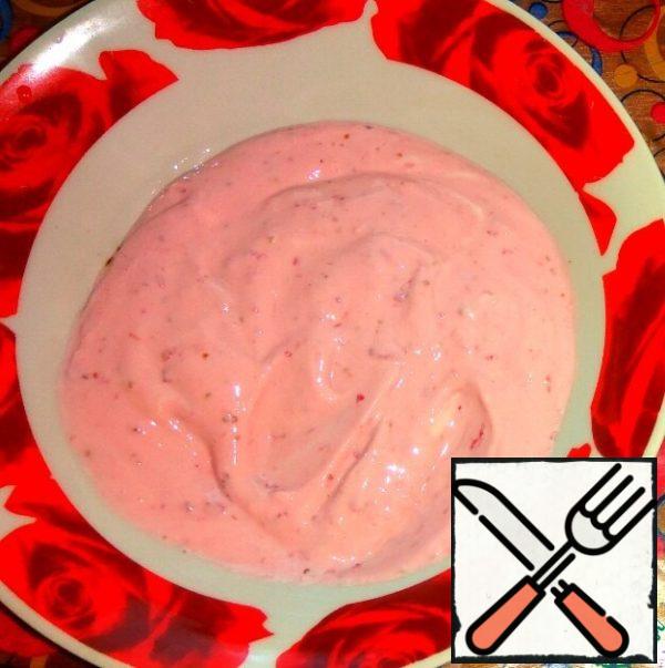 Divide the cheese into 2 parts.
Put one part of the cottage cheese in a blender bowl, add strawberries, half sugar and 1 tbsp sour cream. Whisk until smooth.
If the cottage cheese is dry and not whipped until smooth, you can add a little more sour cream.
Try the dessert on sugar, add more if necessary.
