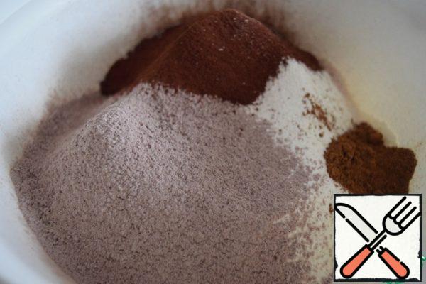 Mix flour, baking powder, dry pudding, spices and cocoa powder and sift through a sieve.Spices can be selected to your taste, you can make your own from your favorite ingredients. I have a ready-made mixture for gingerbread.