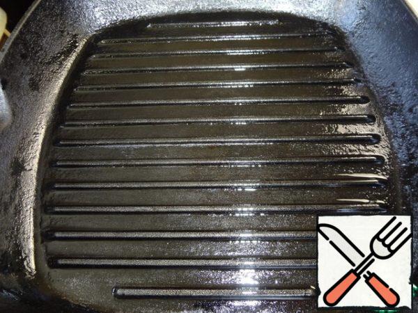 I cooked in a grill pan, but you can use any yoaka, preferably heavy with a thick bottom. Lightly brush the pan with olive oil.
