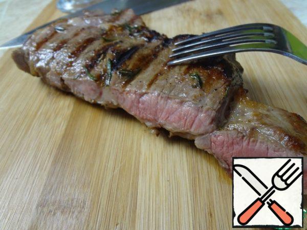 In short it is possible, I liked this steak, the taste is not hard, juicy, perfectly chewed. The sauce is divine, to describe not even going to try - here it is necessary to try.