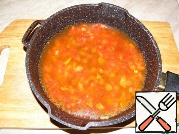 Pour in water, you can add a little salt and spices (with salt carefully) (I add a pinch of sugar)

