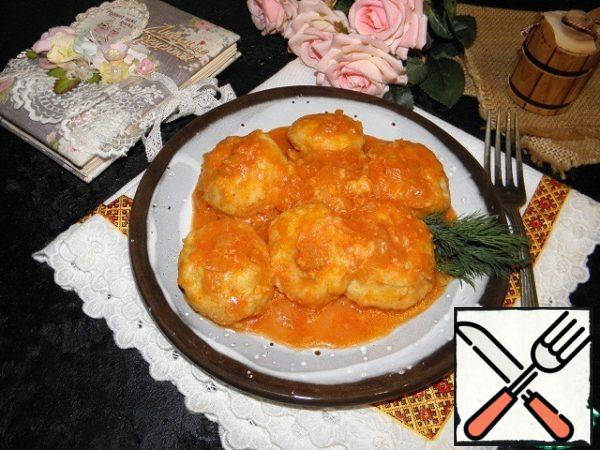 The balloons are ready. It is very important to serve them with this sauce.