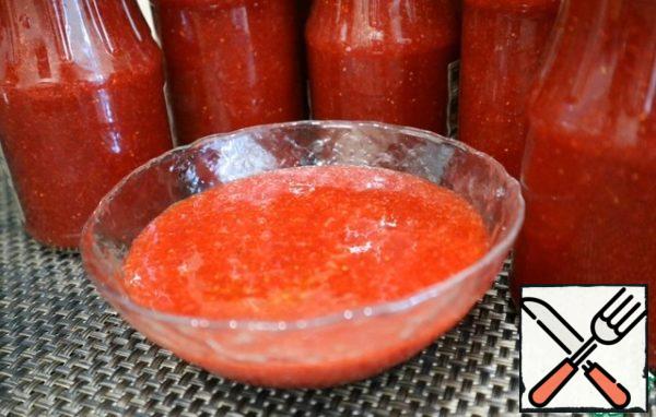 Strawberry jam is stored in the refrigerator until spring. It's insanely delicious. Enjoy your tea!