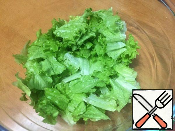 Wash salad, dry with a paper towel, tear and put in a bowl.