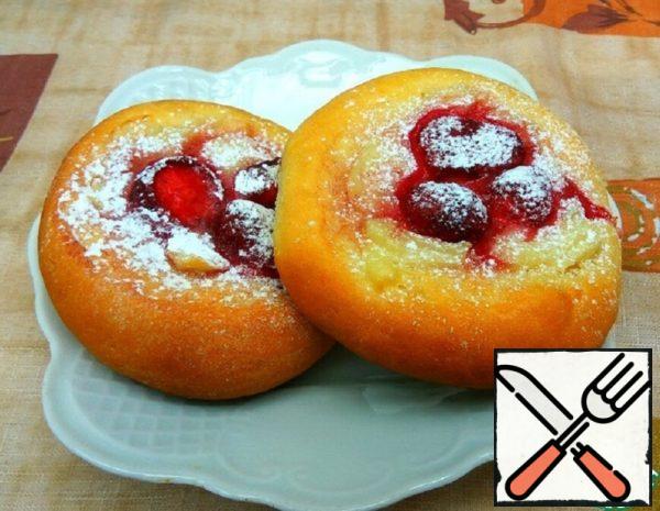 Buns with Pudding and Strawberries Recipe