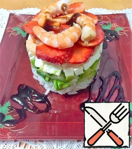 Take the ring. Lay out layers, each layer salted and sprinkled with lemon. Rice, celery, avocado, cheese, shrimp. Top layer of sliced strawberries. Have a nice time and Bon appetit!
